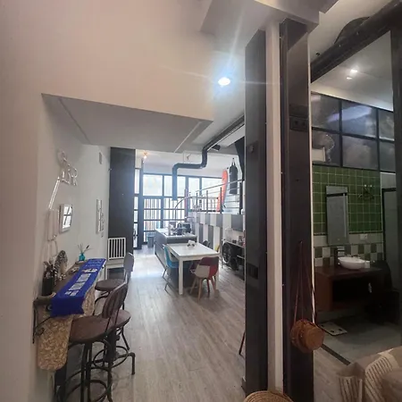 Apartman Large Modern Industrial Loft Close To Beaches