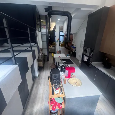 Large Modern Industrial Loft Close To Beaches Apartman