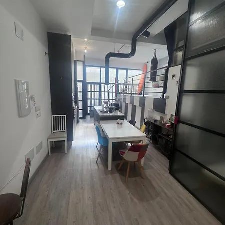 Apartman Large Modern Industrial Loft Close To Beaches