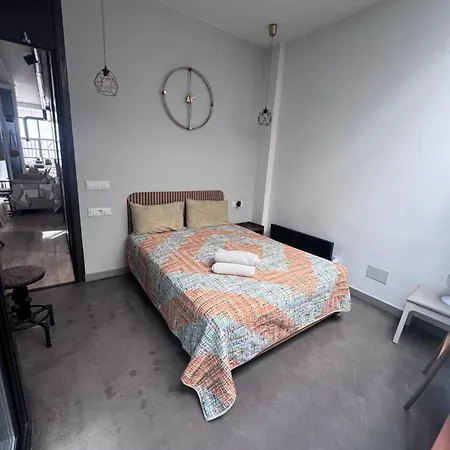 Large Modern Industrial Loft Close To Beaches Apartman