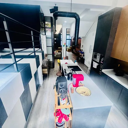 Apartment Large Modern Industrial Loft Close To Beaches